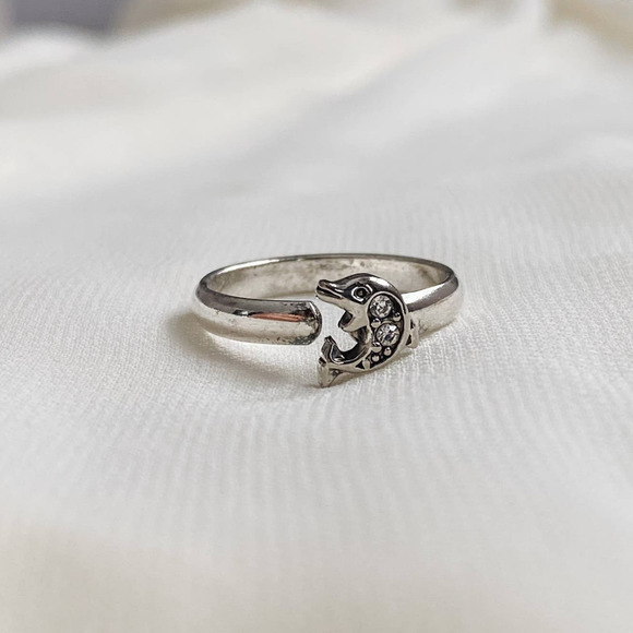 Vintage Jewelry - VTG Silver Dolphin CZ Diamond Ring
